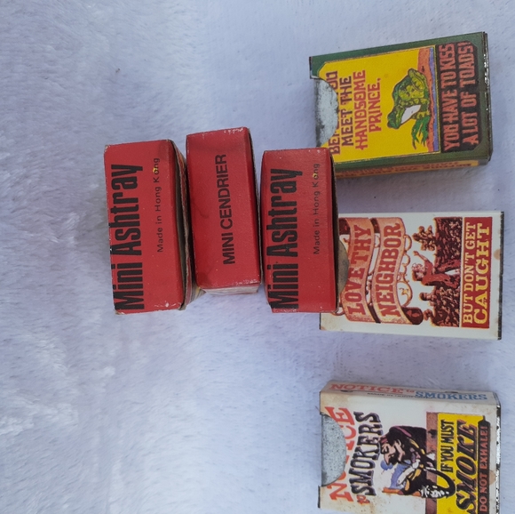 VINTAGE NOVELTY ASHTRAYS (3) - Picture 5 of 6